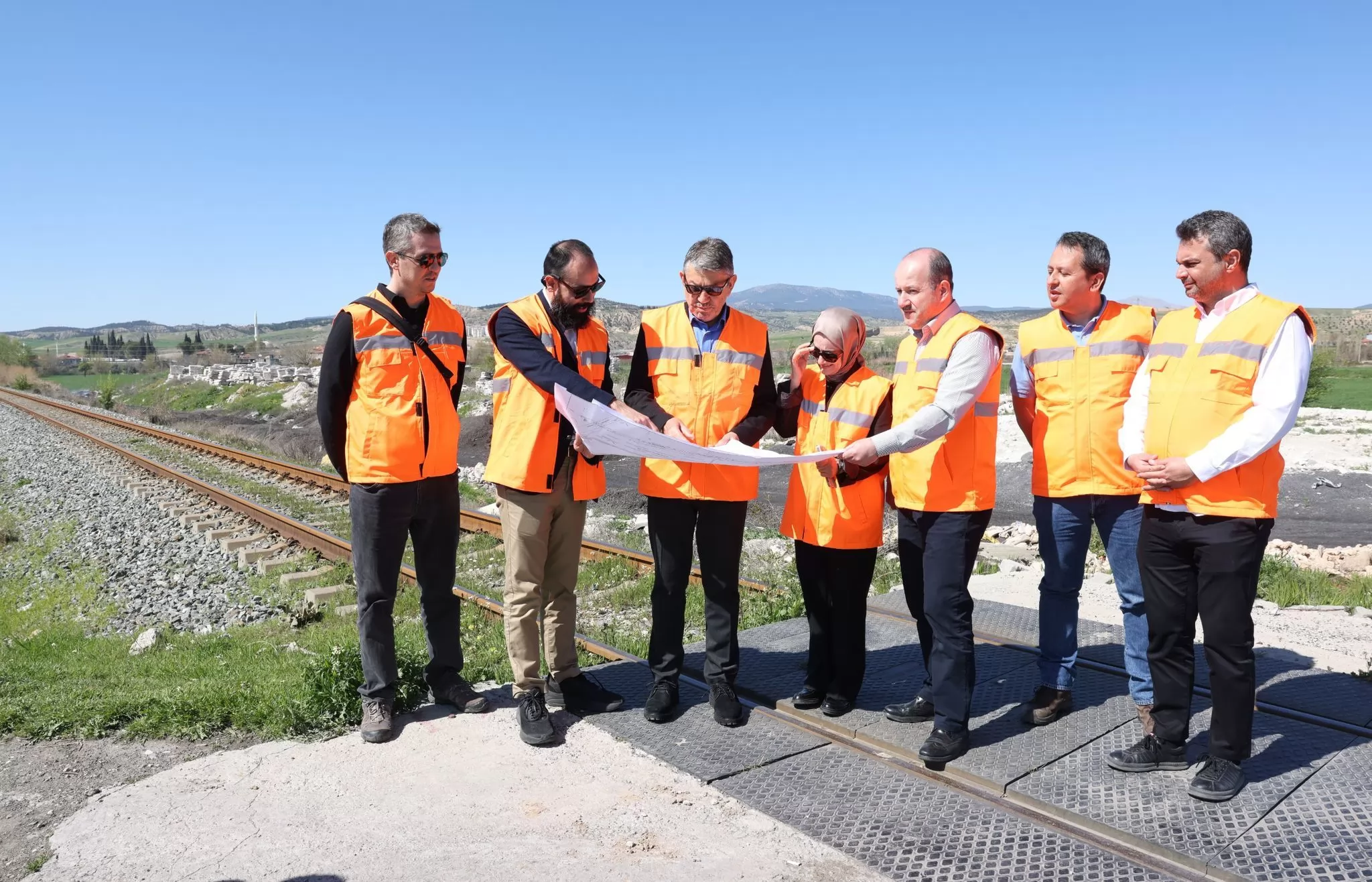 T.C. ULAŞTIRMA VE ALTYAPI BAKANLIĞI HEYETİNDEN DENİZLİ OSB’YE DEMİRYOLU ENTEGRASYONU KAPSAMINDA SAHA ZİYARETİ