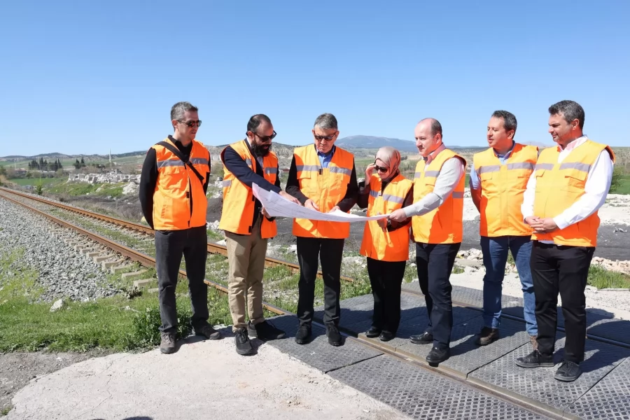 T.C. ULAŞTIRMA VE ALTYAPI BAKANLIĞI HEYETİNDEN DENİZLİ OSB’YE DEMİRYOLU ENTEGRASYONU KAPSAMINDA SAHA ZİYARETİ