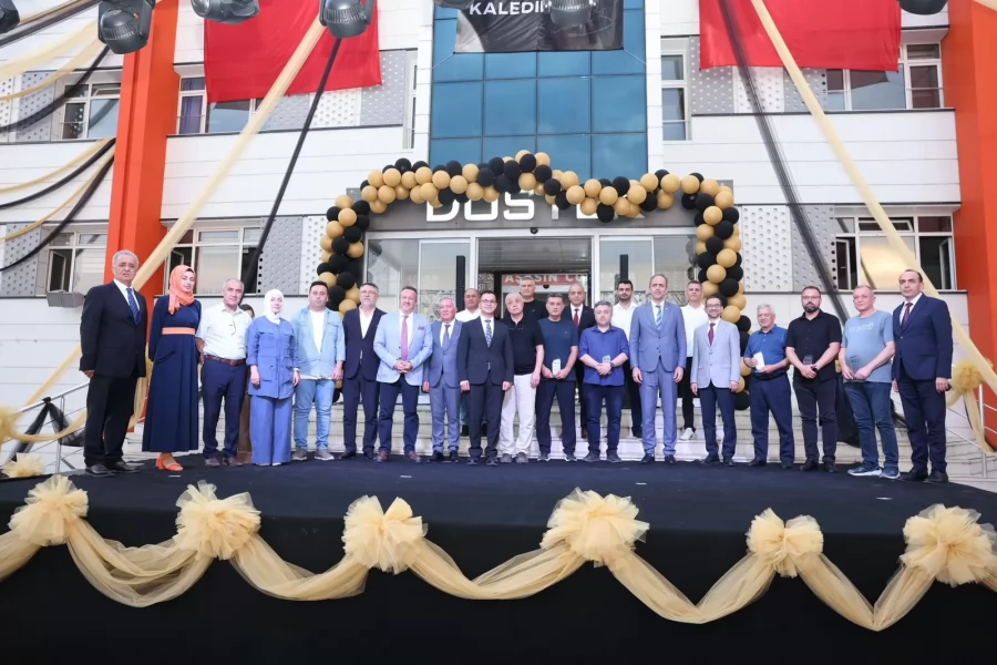 DOSTEK KOLEJİ’NDE 228 ÖĞRENCİ MEZUNİYET HEYECANI YAŞADI